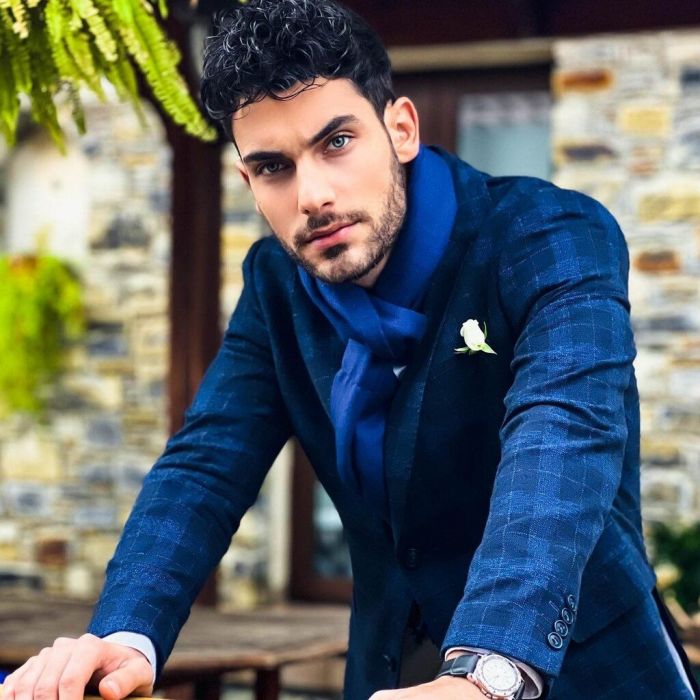 Έχει καταγωγή από την Κρήτη, αλλά έχει επισκεφθεί το νησί μόνο μία φορά στη ζωή του.