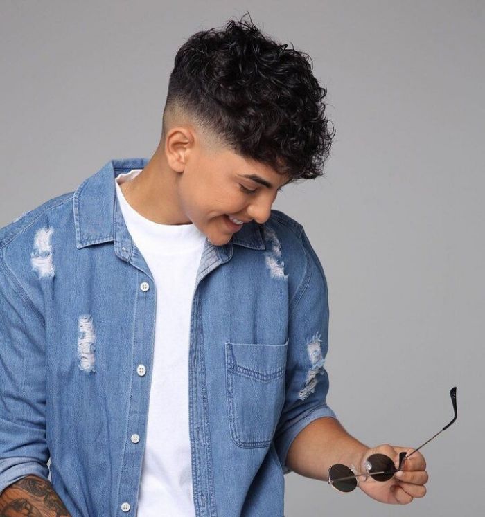 Liak: Μόλις διασκεύασε το πιο ερωτικό τραγούδι και θα το λατρέψεις