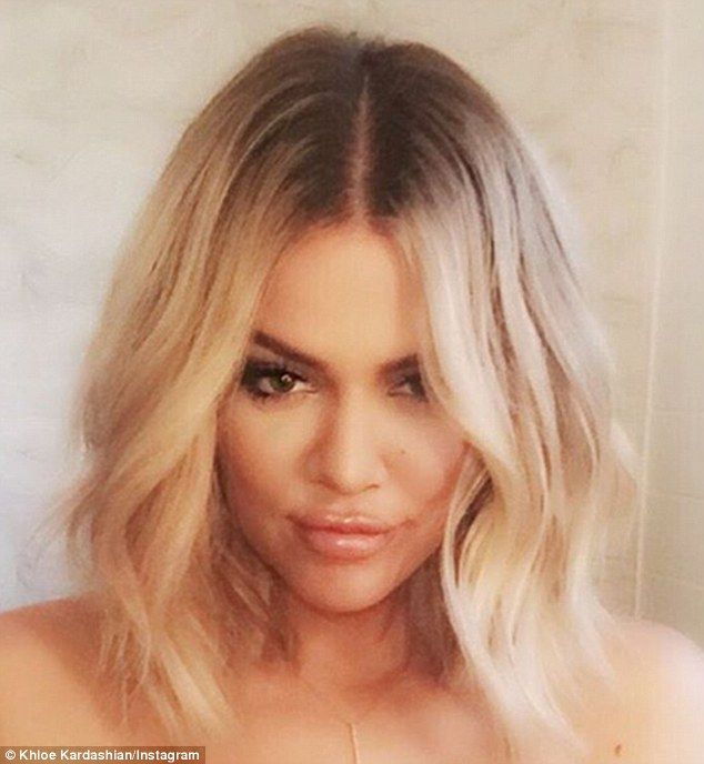 Η Khloe Kardashian ποζάρει για άλλη μια σέξι φωτογράφιση και τα χείλη της είναι τρομακτικά