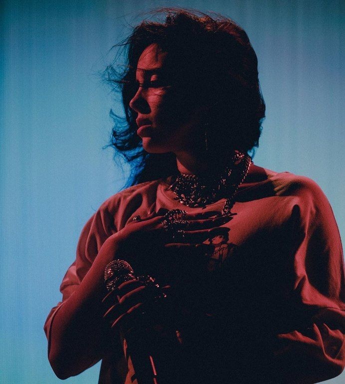 Ωστόσο, η ίδια δεν κατάφερε να του απαντήσει ποτέ. «Ο Shawn Mendes μού έστειλε μήνυμα, αλλά δεν απάντησα», παραδέχθηκε η Billie. 