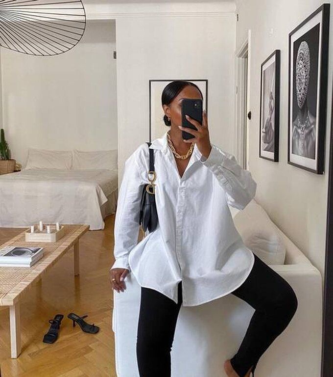 Με oversized πουκάμισο @femmeblk