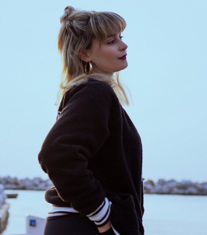 Ρώσοι χάκερς, της έκλεψαν τους κωδικούς και το email. Απενεργοποίησαν όλα τα σχόλια από τα videos της και δεν είχε πρόσβαση πια στο κανάλι της.