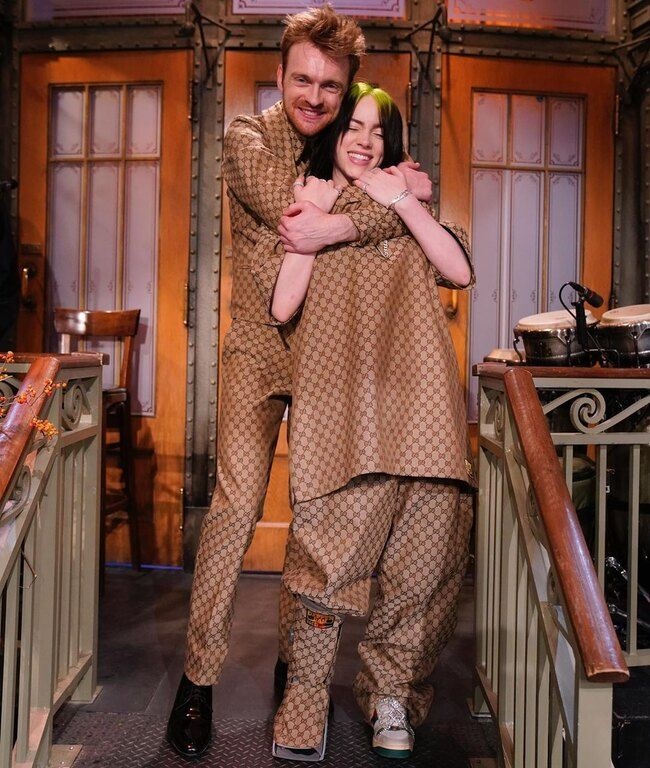 Οι δυο τους αποκάλυψαν, επίσης, ότι προετοίμαζαν το τραγούδι περίπου έναν χρόνο. 