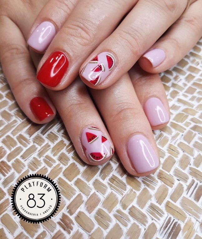 #WatermelonNails είναι το μανικιούρ που μας βάζει πάντα σε καλοκαιρινό mood!