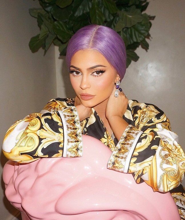 Η Kylie δεν είχε αναφερθεί στο όλο συμβάν με τη Jordyn, με διάφορες πηγές να λένε στα Μέσα ότι η σταρ έχει στενοχωρηθεί πολύ κι ότι θα σκεφτόταν να συγχωρήσει την κολλητή της μόνο αν κι εφόσον η Khloe ήταν ok με αυτό.