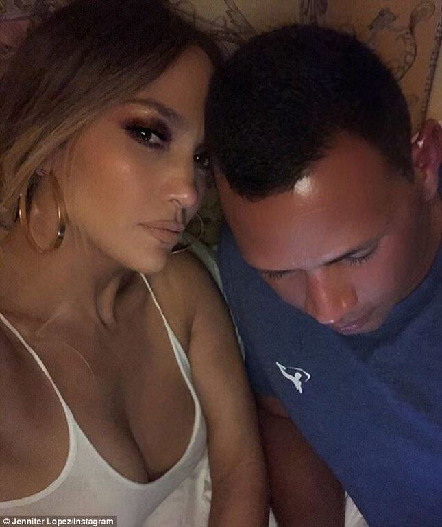 Η Jennifer Lopez άγγιξε το 100% του sexiness με αυτήν την selfie