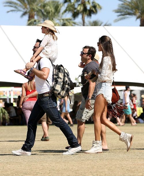 Alessandra Ambrosio: με δαντέλα και καυτό σορτσάκι στο Coachella