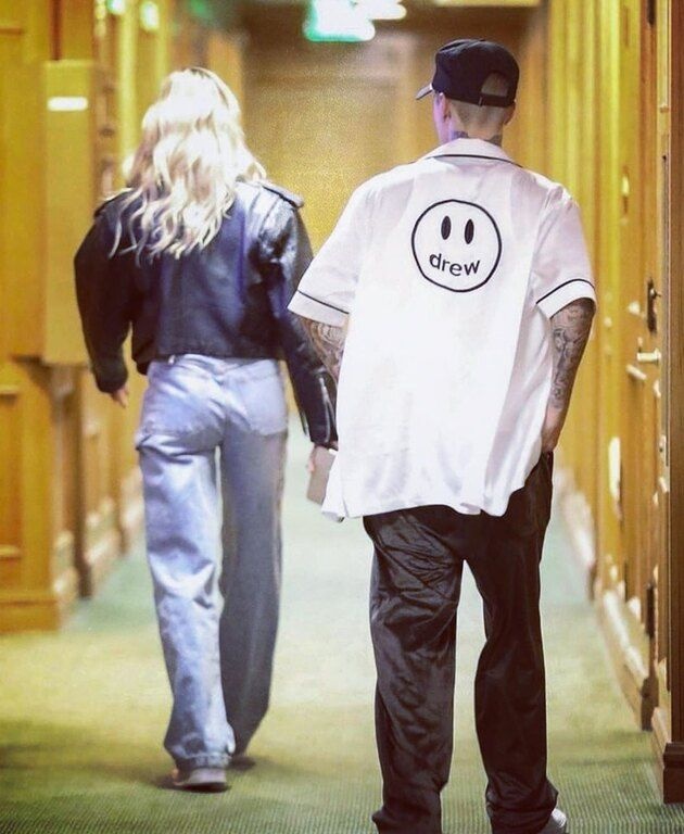 Το ζευγάρι αρραβωνιάστηκε το περασμένο καλοκαίρι και παντρεύτηκαν μερικούς μήνες αργότερα.