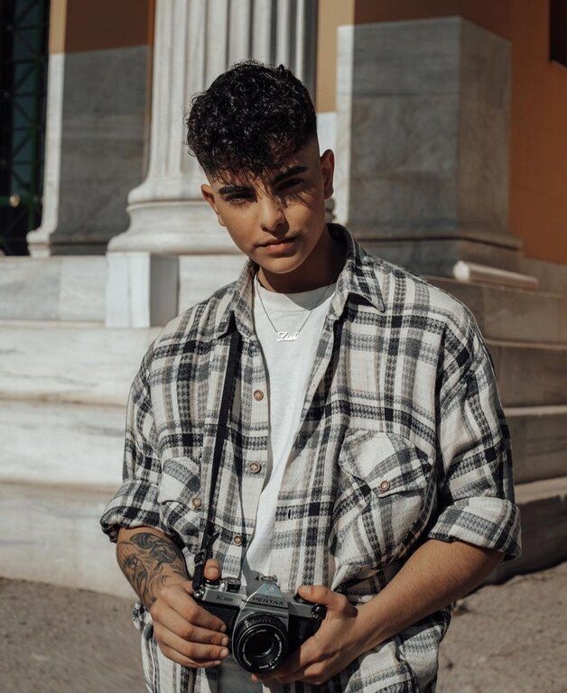 Liak: Μόλις διασκεύασε το πιο ερωτικό τραγούδι και θα το λατρέψεις