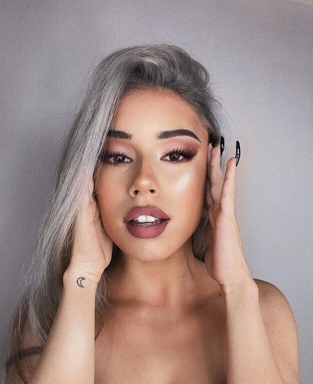 Με δύο insta sotries η Natasha μοιράστηκε με τους followers της ένα video από το γάμο των γονιών της και η ομοιότητα τους είναι τρελή. 