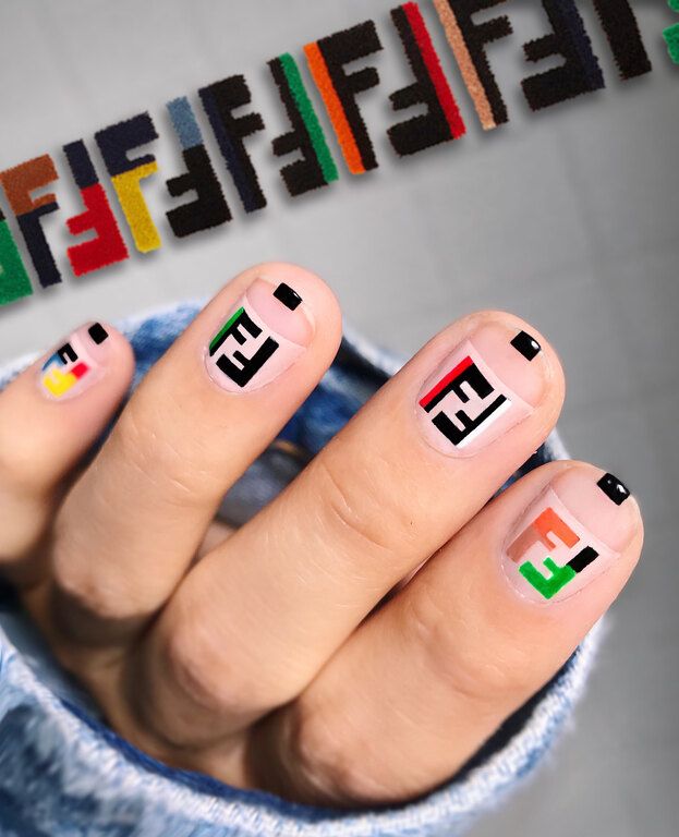 Τα #DesignerNails είναι το kitsch σχέδιο που αγαπάμε!