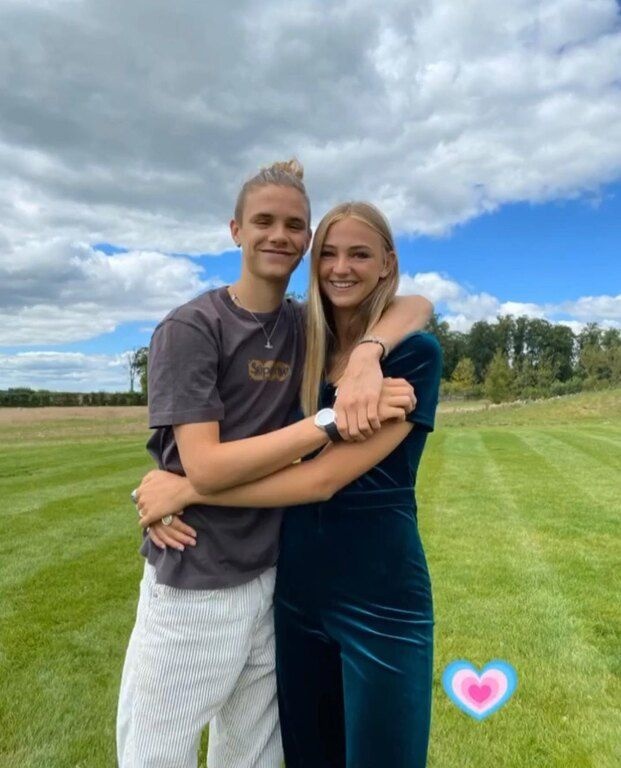 Ο Romeo δε δίστασε να ανεβάσει  φωτογραφίες τους εκ των οποίων η μια είναι αυτή.