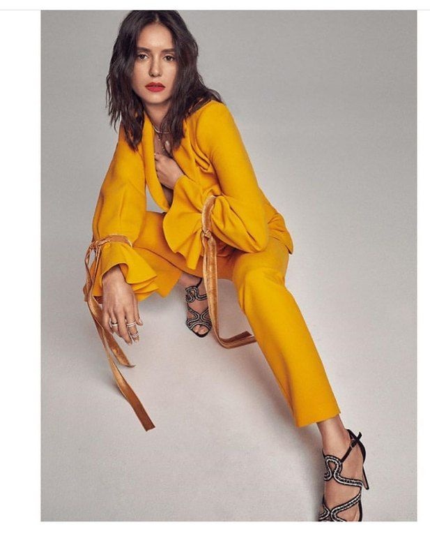 Nina Dobrev. Ο καθένας έχει τις ανασφάλειές του και έτσι είναι η ζωή. Μετά, όμως, φτάνεις σε ένα σημείο και συνειδητοποιείς ότι ο καθένας μας είναι εντελώς διαφορετικός, οπότε δεν υπάρχει λόγος να συγκρίνεις τον εαυτό σου με τους άλλους. Κάτι που φοράει κ