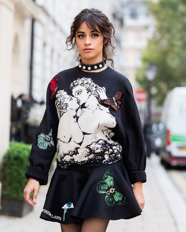 Αμέσως μετά τις ασταμάτητες επιτυχίες της Camila, «Liar», «Shameless» και «Cry For Me» κυκλοφορεί το «Easy» και μας αφήνει άφωνες.