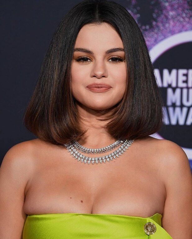 Φάνηκε πάντως ότι η Hailey Baldwin δεν ενοχλήθηκε, αντιθέτως έκανε μια κίνηση που έδειξε την αγάπη της προς την Selena. 