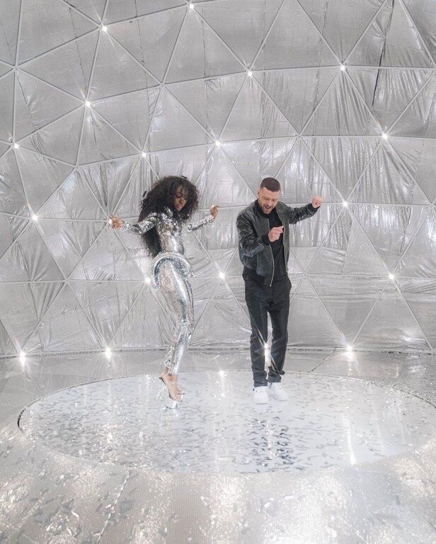 11. Born to Die – Kelly Clarkson
12. Trolls 2 Many Hits Mashup – Anna Kendrick, Justin Timberlake, James Corden, Icona Pop & the Pop Trolls
13. Barracuda – Rachel Bloom
14. Yodel Beat – Ludwig Göransson
15. Crazy Train – Rachel Bloom