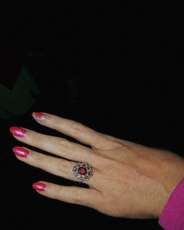 Μόλις έσκασε! Το πιο σέξι και αγαπημένο μας ζευγάρι αρραβωνιάστηκε κι εμείς ουρλιάζουμε