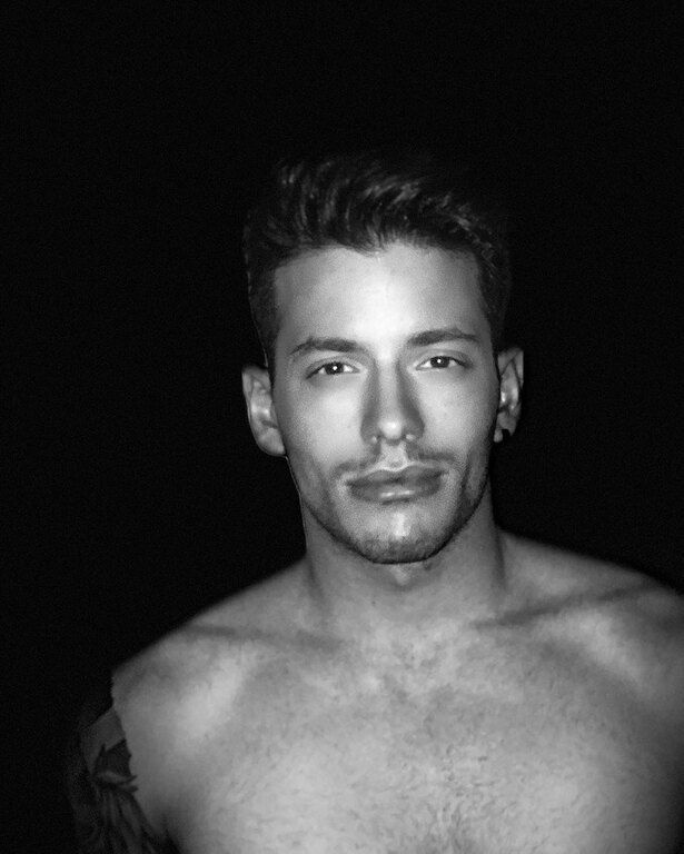 Βαγγέλης Κακουριώτης: Μήπως τραγουδά για εσένα το νέο «Γεννήθηκες για μένα» 