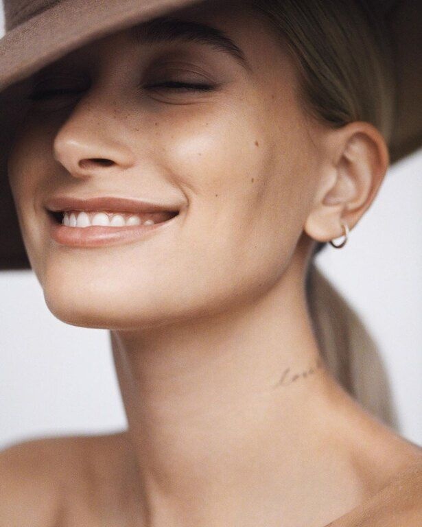 H Hailey όχι μόνο ανυπομονεί για την πρεμιέρα της ταινίας «Cats» αλλά υποστηρίζει θερμά την Taylor με Insta stories και posts. 