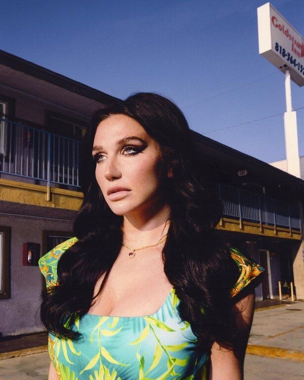 Το νέο παιχνίδι της Kesha είναι αυτό που χρειαζόσουν για την καραντίνα