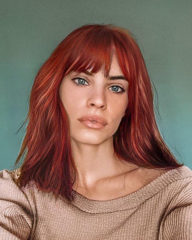 Ιδού η Χριστίνα ξανθιά