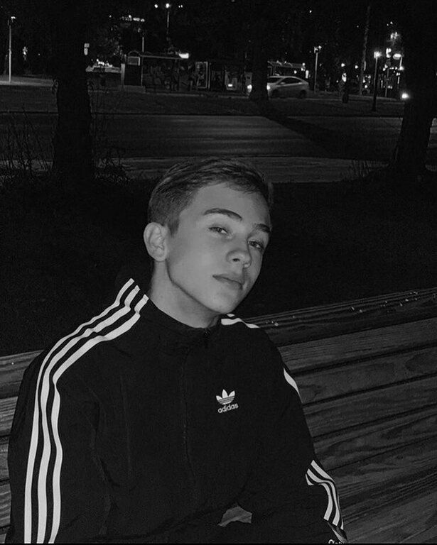 O Archolekas κυκλοφόρησε το πρώτο του video clip και ουρλιάζουμε 