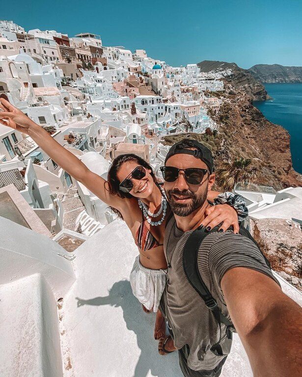 Το "Μπόμπα" είναι το κανονικό της επίθετο και δεν πρόκειταο για παρατσούκλι. Και για να σε προλαβουμε δεν σχετίζεται και με κάτι επαναστατικό.