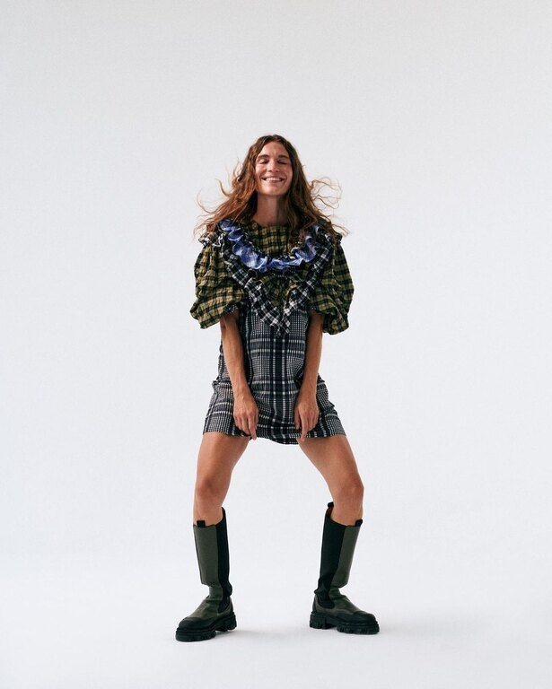 Καρό μπλουζάκι: Συνδύασέ το με jeans ή με άλλα μοτίβα στο ίδιο όμως χρώμα @ganni