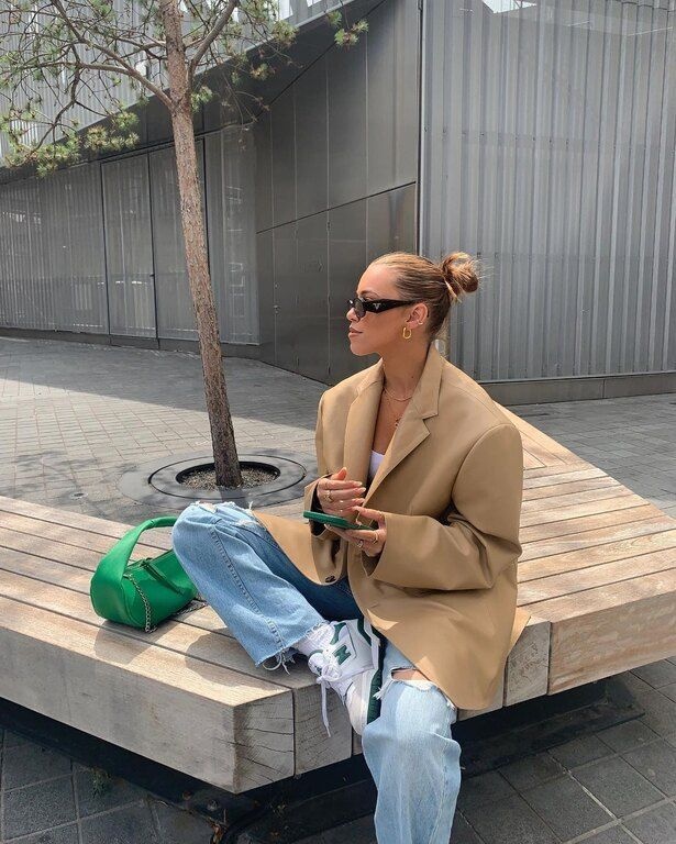 Ξεχώρισε τα ρούχα πριν το πλυντήριο.