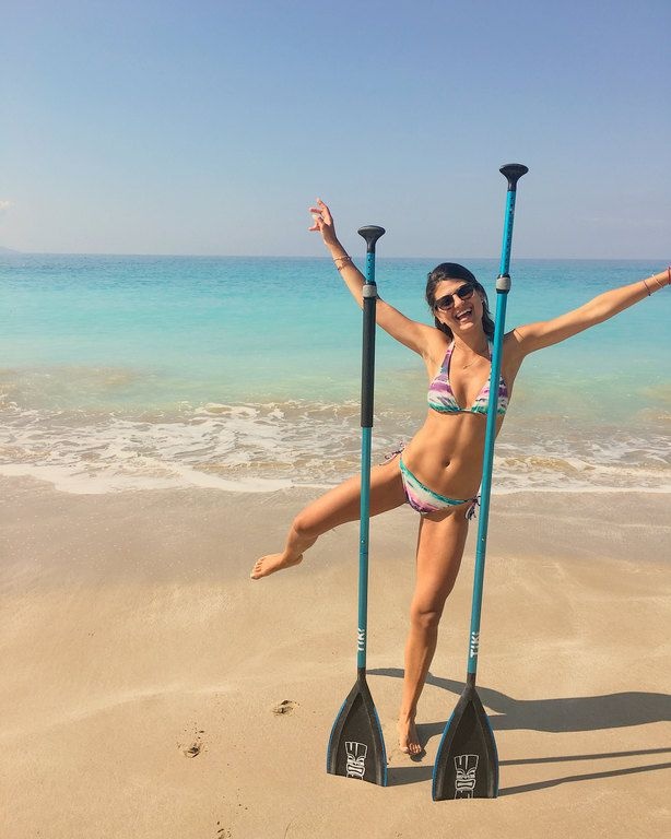 Ο Άκης Πετρετζίκης φωτογραφίζει το κορίτσι του 