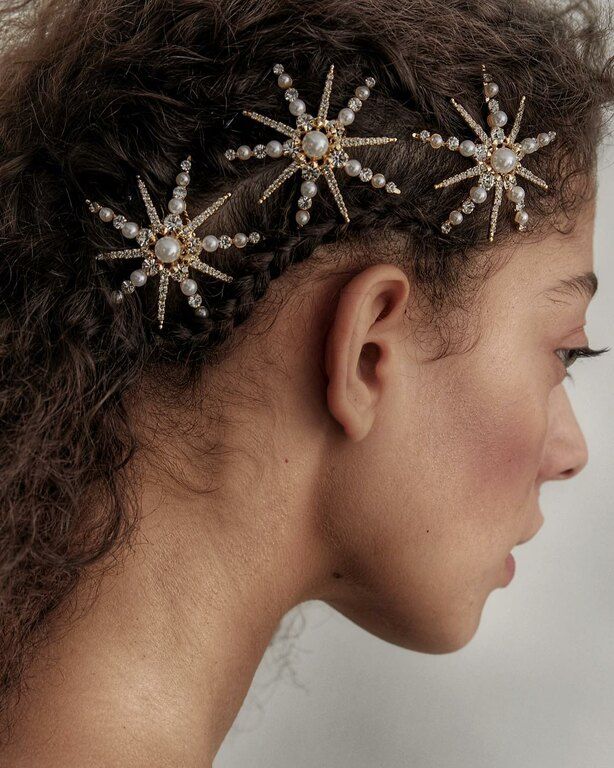 Κι όμως! Η Emily Blunt φόρεσε το πιο ωραίο κοκαλάκι στα SAG Awards και ξέρουμε που θα το βρεις!