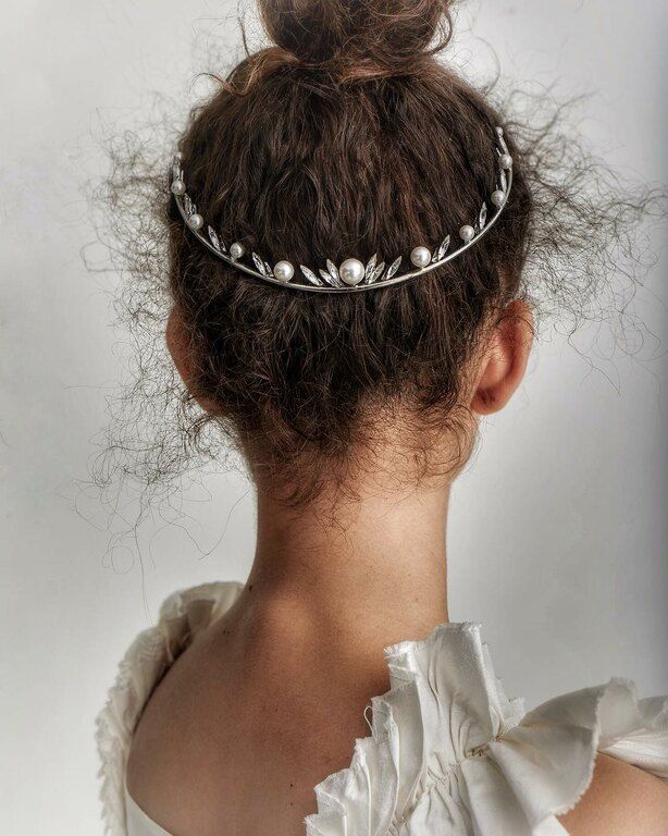 Κι όμως! Η Emily Blunt φόρεσε το πιο ωραίο κοκαλάκι στα SAG Awards και ξέρουμε που θα το βρεις!