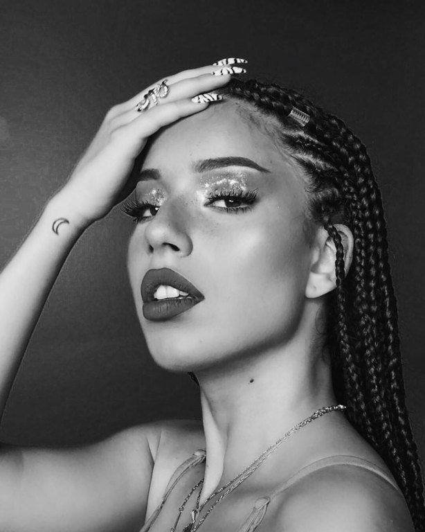 «BUNDA – Natasha Kay x boombamontana. Το πρώτο μου original κομμάτι είναι επιτέλους στο Spotify και ανυπομονώ να το ακούσετε! Πείτε μου στα comments πώς σας φάνηκε»