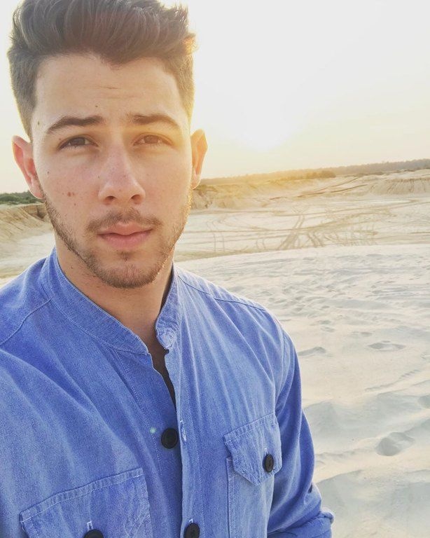 Ο Nick Jonas ενθουσιάστηκε με τη στυλιστική επιλογή του Justin Bieber και δημοσίευσε τη φωτογραφία από εκείνη την ημέρα στον προσωπικό του λογαριασμό στο Instagram.