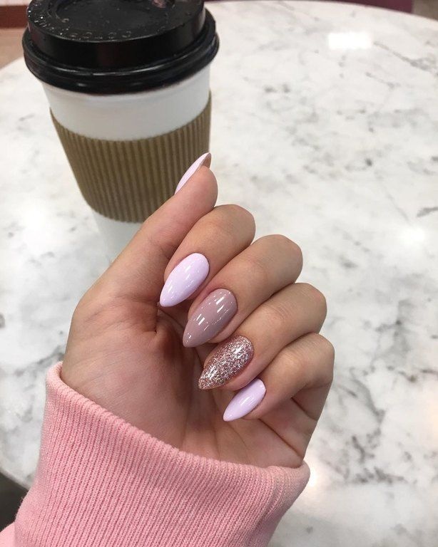 Almond ή αμυγδαλωτά νύχια. Για σένα που θέλεις τα δάχτυλά σου να φαίνονται πιο θηλυκά και πιο λεπτά.