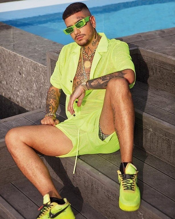 Ο Snik είναι @snikthehustla