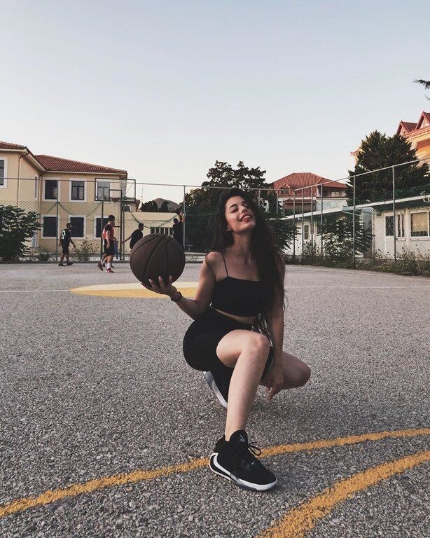 Ό,τι μένει πίσω, μένει πίσω για κάποιο λόγο.