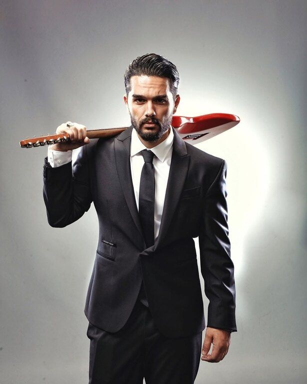 Το κομμάτι «Ένα λεπτό» κυκλοφορεί από την Panik Records.