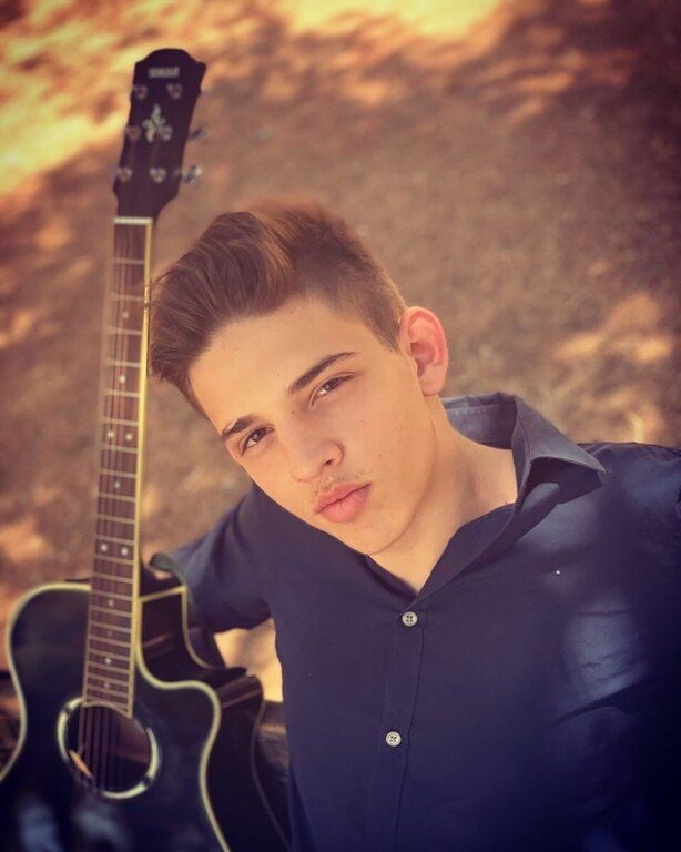 Ο coach του, Χρήστος Μάστορας εμπιστεύτηκε ένα ακόμη τραγούδι του το «Το Κύμα» στον Γιάννη.