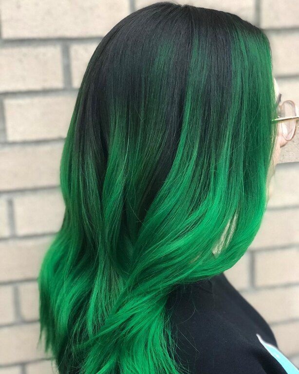 Η αλήθεια είναι ότι δεν μας εκπλήσσει η νέα αλλαγή στο look της Bella Thorne.  Η 22χρονη σταρ έχει αποδείξει ότι μπορεί να υποστηρίξει τα πάντα στην εμφάνισή της. 