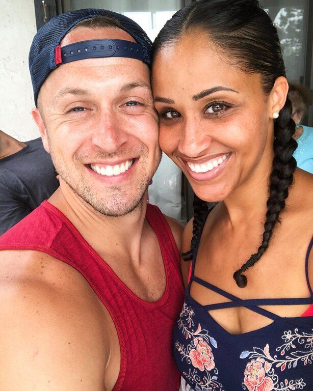 Όλος ο πλανήτης επιμένει πως αυτή η μαμά blogger είναι δίδυμη αδερφή της Meghan Markle