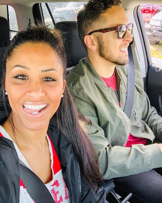 Όλος ο πλανήτης επιμένει πως αυτή η μαμά blogger είναι δίδυμη αδερφή της Meghan Markle