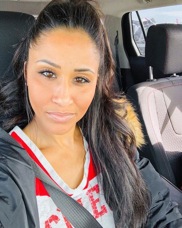 Όλος ο πλανήτης επιμένει πως αυτή η μαμά blogger είναι δίδυμη αδερφή της Meghan Markle