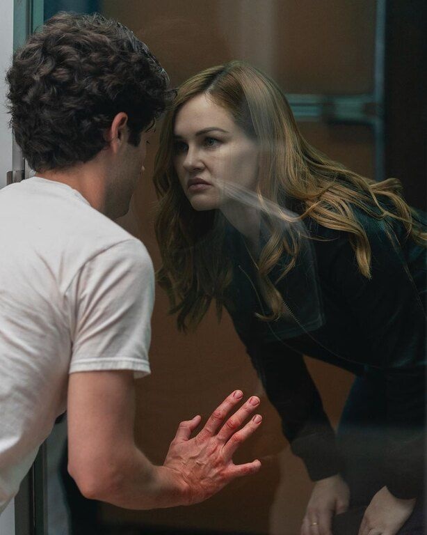 The most important things are those that are fragile and must be protected – Joe Goldberg.
Το πιο σημαντικό είναι αυτοί που είναι ευαίσθητοι να προστατεύονται.  