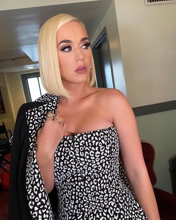 Η Katy Perry φαίνεται να τολμά στις αλλαγές και καλά κάνει άλλωστε αφού εν τέλει, όλα της ταιριάζουν