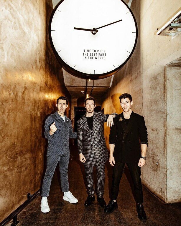 Όλοι τους δουλεύουν σκληρά για να έχουν το καλύτερο αποτέλεσμα. 