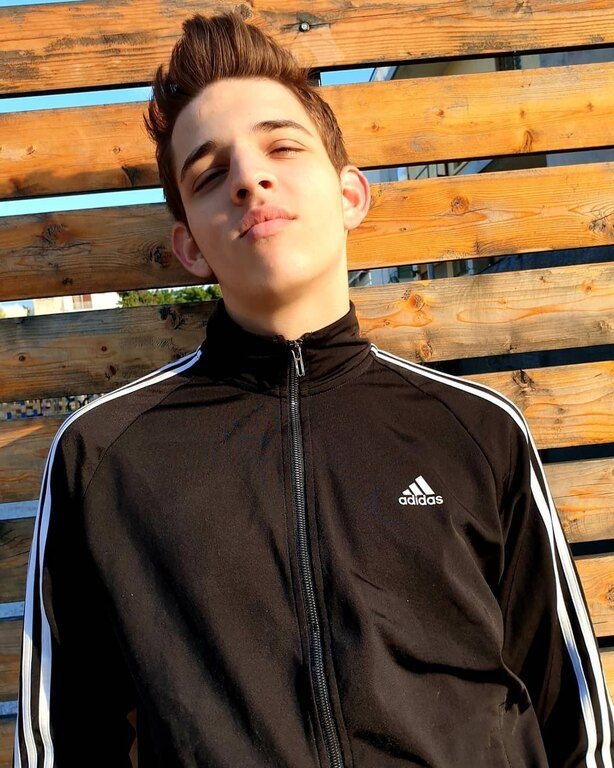 Ο Γιάννης Τεργιάκης τραγουδάει MELISSES και εμείς ουρλιάζουμε