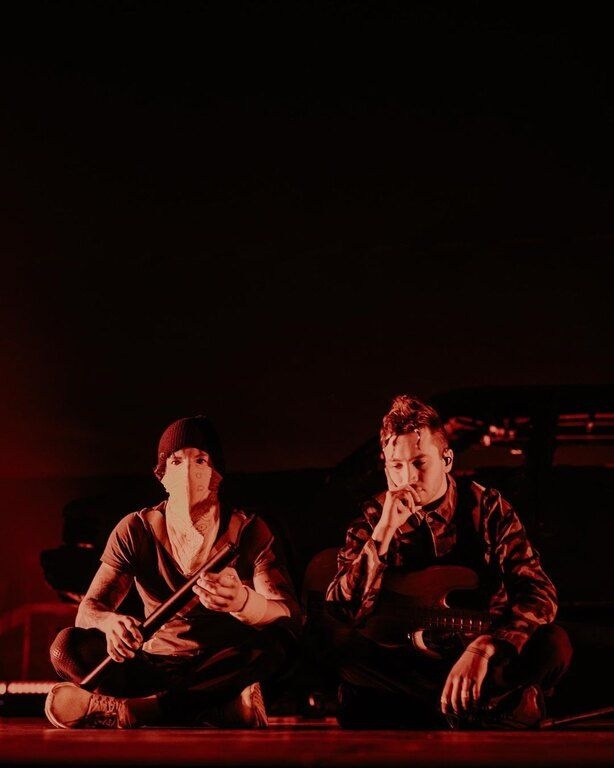 Ο Tyler Joseph και ο Josh Dun θα δωρίσουν ένα μέρος των εσόδων από τις πωλήσεις του «Level Of Concern» στο Crew Nation.