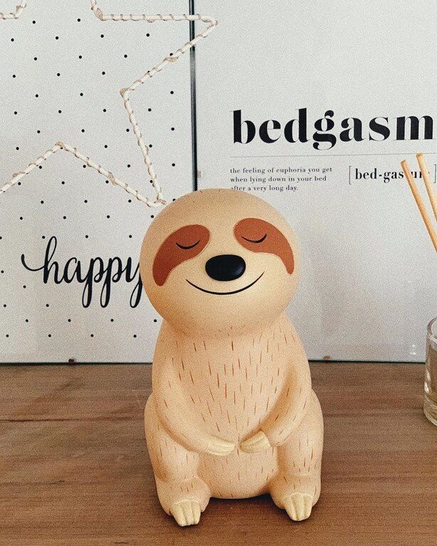 Μπορείς με μικρά και όμορφα διακοσμητικά να ομορφύνεις το γραφείο σου.