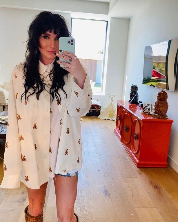 Όπως έγραψε και στην λεζάντα του post που έκανε στο instagram: «Είχα βαρεθεί στο σπίτι και έτσι έκανα ένα τραγούδι για εσάς.» 